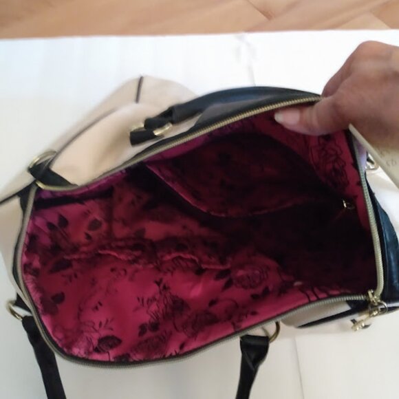 Betsy Johnson: Double strap tan & black weekender bag. - Picture 4 of 7